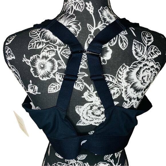 Black Fabletics Bra - Picture 3 of 5